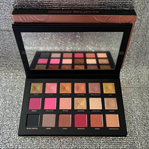 🌹Huda Beauty Rose Gold Palette🌹